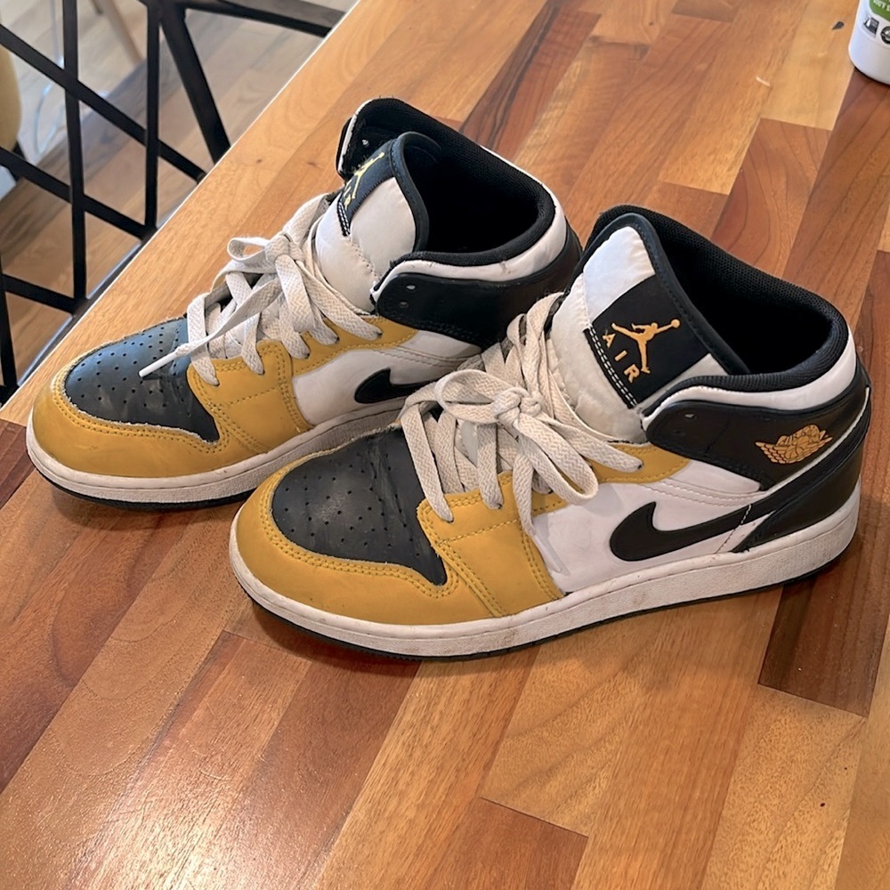 Youth Air Jordan 1’s - 6Y